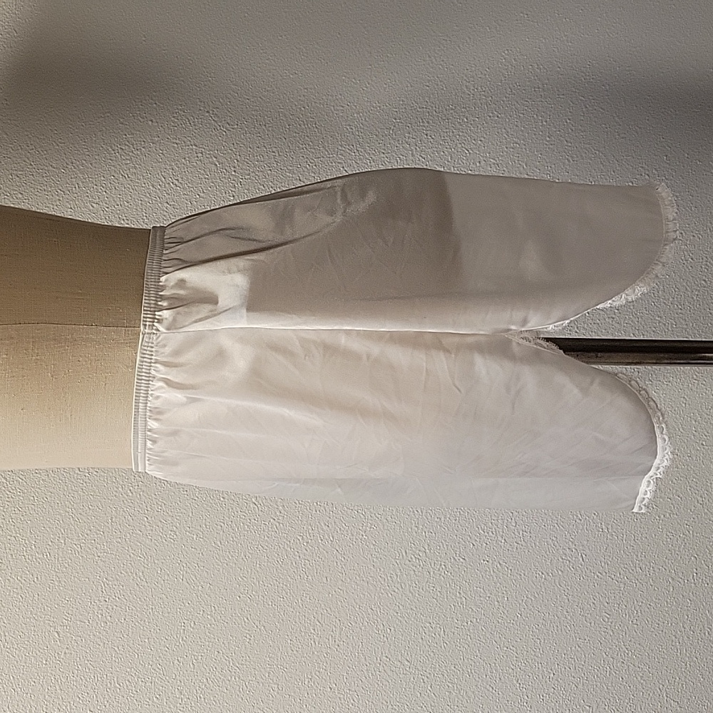 Vanity Fair Vintage (2) Lace Trim Half Slips, White And Beige - Picture 12 of 15